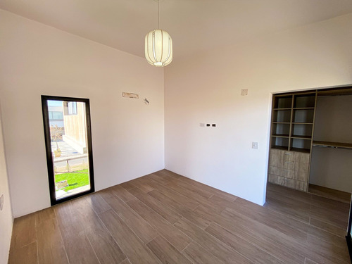 Imagen 27 de 30 de Venta Casa 6 Amb. Piscina El Cantón Barrio Golf!