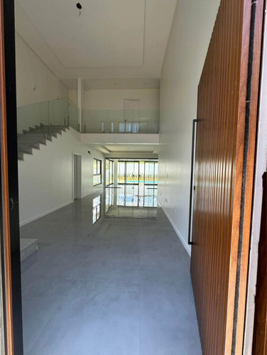 Casa Ideal Para Sua Família! A 10 Minutos Do Centro De Chapecó, Com Ótimo Acabamento, Ambientes Amplos E Prontos Para Receber Você Com Todo O Conforto.