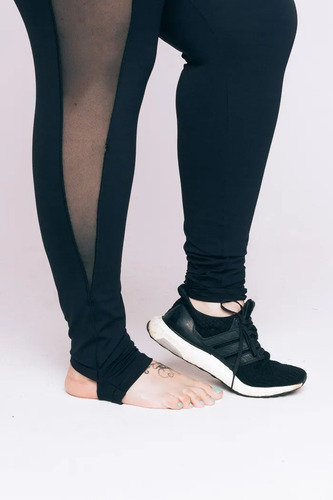 Imagem 3 de 7 de Legging Com Bolso Plus Size Emana Preto Wonder Size