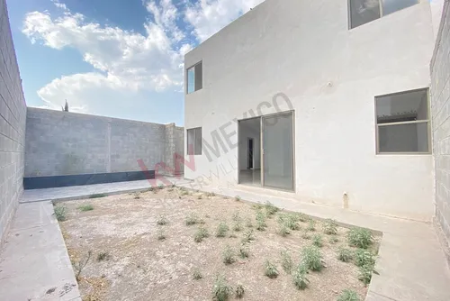 Casa Con Habitación En Planta Baja, Ubicada Al Oriente De Torreón.