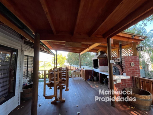 Linda Casa A Orilla De Lago