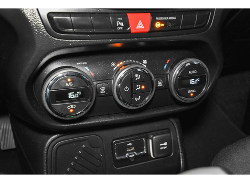 Jeep Renegade 1.8 16V FLEX LONGITUDE 4P AUTOMÁTICO