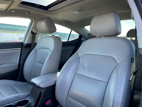 Imagen 10 de 13 de Hyundai Elantra 2017 Limited Full Clean Americano Importado