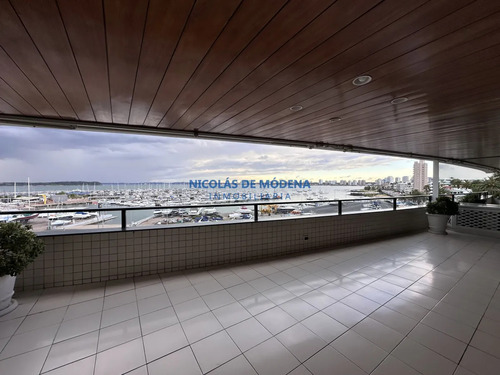 Departamento En Portofino Con 2 Garajes Y Hermosa Vista Al Puerto, Punta Del Este