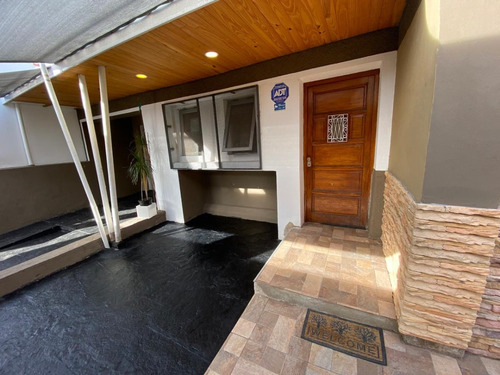 Casa En Córdoba · 3 Departamentos · Cerca De La Utn · Cochera · Pileta · Amoblado · Reciclado · Excelente Inversión