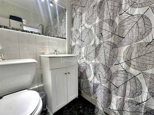 Casa En Venta De 5 Dorm. En Las Condes