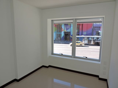 Oficinas A Estrenar Sobre 18 De Julio !!