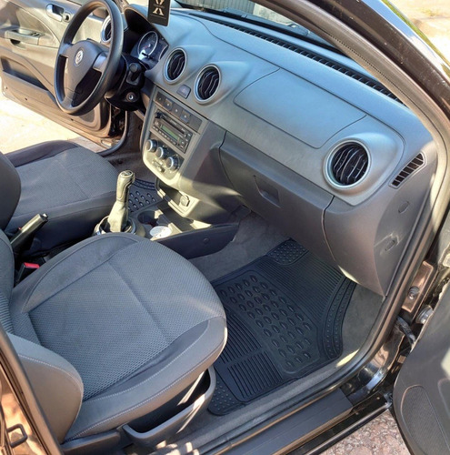 Volkswagen Voyage Confortline 1.6 Preto Completo