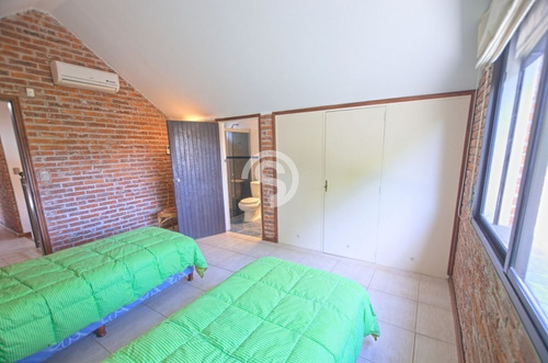 Casa En Playa Mansa Con Piscina- Ref: 4287