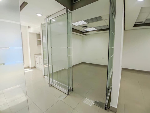 Imagen 16 de 17 de Oficina En Alquiler, Cc Torre Cristal Naguanagua