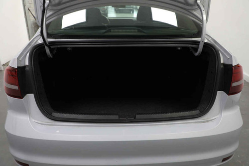 Imagen 14 de 15 de Volkswagen Jetta 2017 4p Trendline L5/2.5 Man