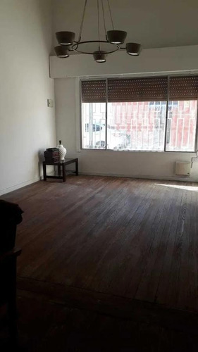 Imagen 3 de 11 de Venta De Casa En Muy Buen Estado En El Barrio De Flores