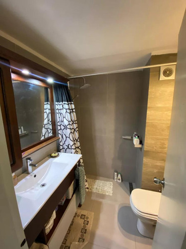 Venta Apartamento 2 Dormitorios, Piso Alto Hermosa Vista. Zona Centro