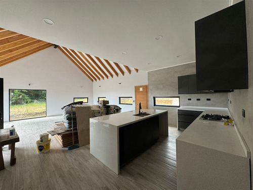 Casa En Venta De 3 Dorm. En Pucón