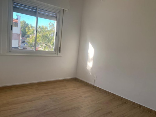 Imagen 7 de 13 de Con Renta. Soleado Y Luminoso 2 Dorm 2do Piso Por Escalera