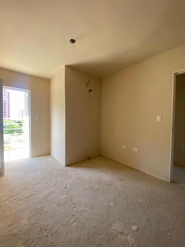 Annic Coronado Vende Townhouse Con Planta 100% Obra Gris En Villas De Aricagua, Urbanización Mañongo 269909