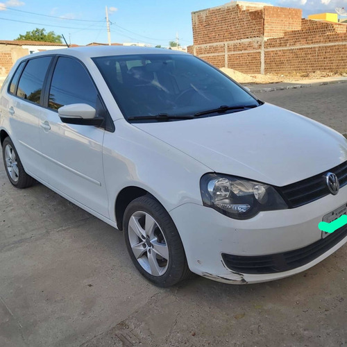 Imagem 2 de 6 de Volkswagen Polo 2014 1.6 Vht Total Flex I-motion 5p