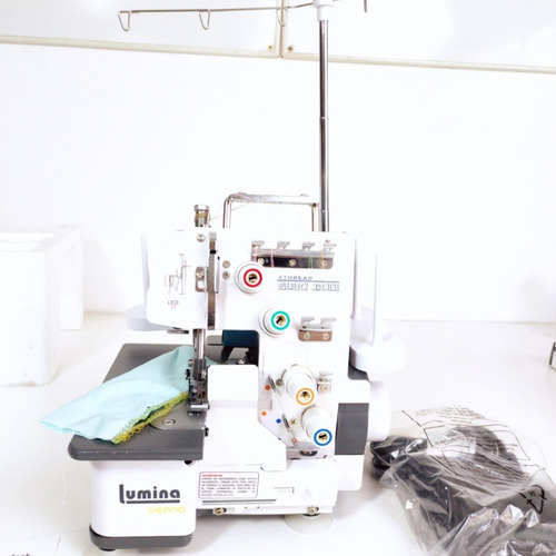Máquina de coser overlock Lumina Sienna portable gris 220V