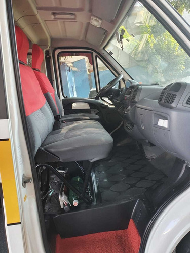 Imagem 9 de 15 de Peugeot Boxer Minibus 2015 16 Lugares T Baixo Completa