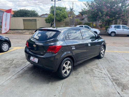Imagem 3 de 15 de Chevrolet Onix 1.0 Mt Lt