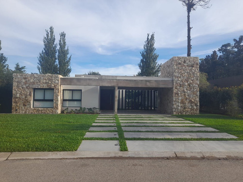 Venta De Casas 4 Ambientes, Casco De Alvarez, Moreno