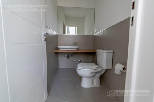 Casa Sobre Lote Al Río Con 5 Dormitorios En Venta San Juan - Villanueva