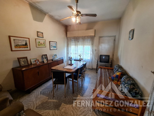 Venta De Casa 3 Amb En Lanus Este Con Patio, Fondo Y Garage