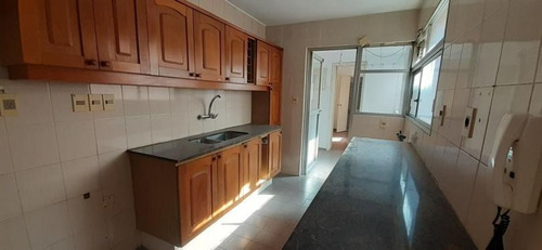 Apartamento Sobre Avenida, Ambientes Amplios