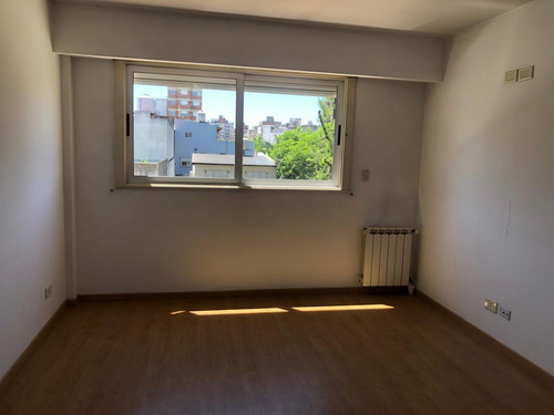 Imagen 9 de 16 de Departamento Semipiso - Castelar Norte - 3 Ambientes - Venta - Permuta