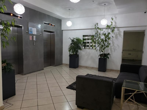 Imagen 2 de 14 de Venta De Apartamento En Ph Plaza Valencia Vía España 22-2861