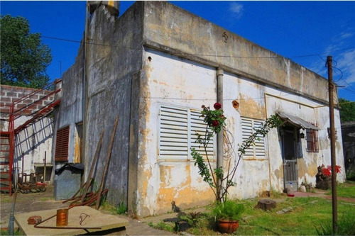 Casas Mas 3 Locales Y 2 Galpones Tomaria Vehiculo