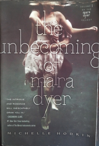 The Unbecoming Of Mara Dyer 1 - Michelle Hodkin (Usado)