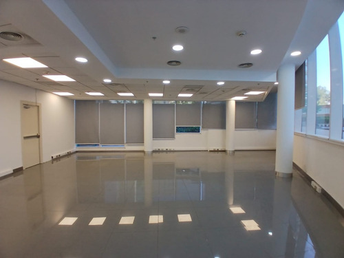 Excelente Local De 148m2 Con Una Exposición Única