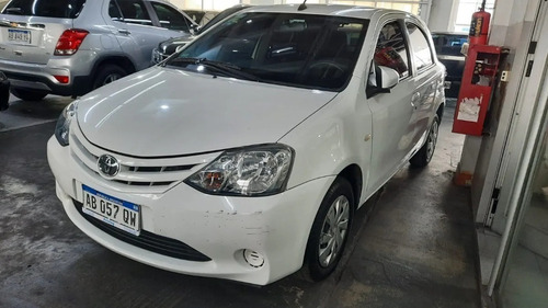 Imagen 2 de 15 de Totota Etios Xs Nuevo 75.000 Km Mca A#1