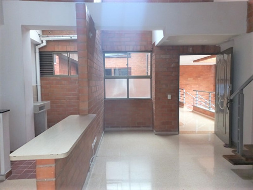 Apartamento Duplex En Arriendo Ubicado En Medellin Sector Calasanz (22443).