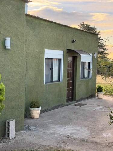 Vendo Casa De Tres Dormitorios Con Una Hectárea De Terreno