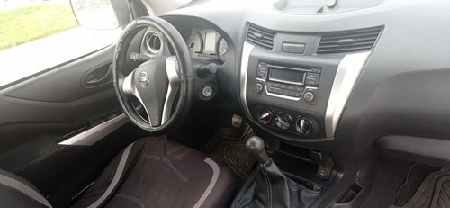 Imagen 5 de 9 de Nissan Np300 2019 2.4 Doble Cabina Se Aa Pack Seg Mt