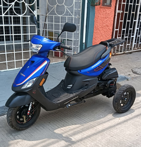 Trimoto Modificada En Color Azul