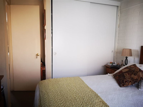 Casa En Venta De 4 Dorm. En Peñalolén