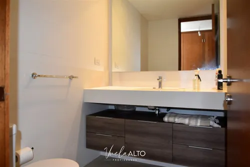 Departamento En Venta De 4 Dorm. En Lo Barnechea / 3 Estac.