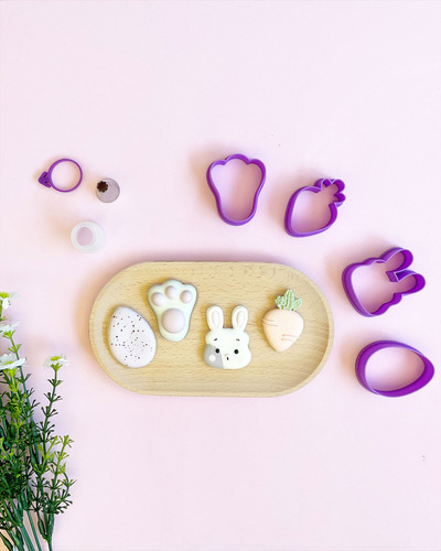 Cortadores De Galletas Mini Pascua Conejo Zanahoria 5cm Color Morado