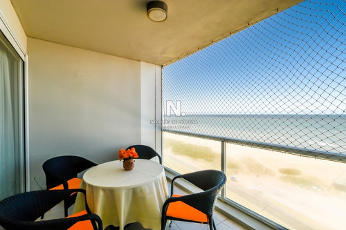Venta De Apartamento De Dos Dormitorios En Suite Más Dependencia De Servicio En Torre Le Parc, Punta Del Este- Ref: 276