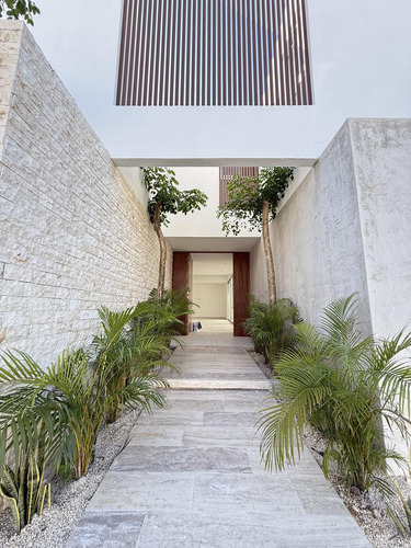 Casa En Venta Merida, En Privada, Con 562 Mt De Construccion