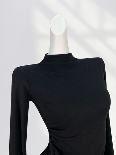 Camisa Minimalista De Cuello Alto Con Medio Cuello Alto Para