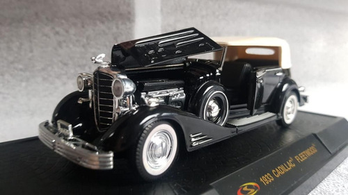 Cadillac Fleetwood 1933 - Signature Escala 1/32