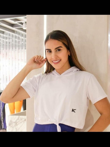 Imagen 2 de 4 de Crop Top Con Capucha Kirios