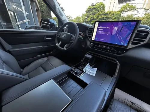 Toyota Sequoia 3.5 V6 Sr5 4X4