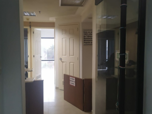 Imagen 3 de 11 de Venta De Oficina Con Excelente Ubicación En Centro Comercial Y Empresarial Provemed.
