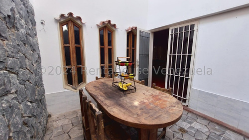 Ag. Casa Con Amplios Espacios Interiores Que Brindan La Oportunidad De Crear Un Hogar En Colinas De Bello Monte