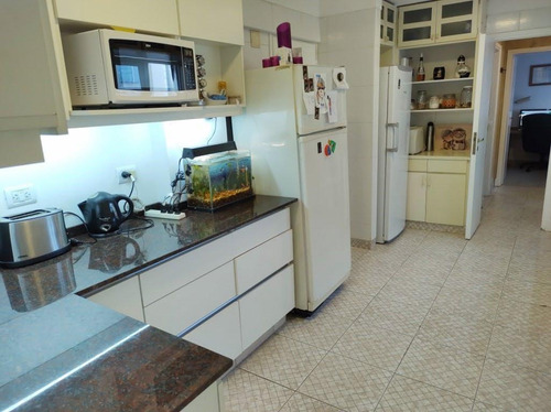 Departamento Cuatro Ambientes Con Dependencia. 25 De Mayo 3000. Venta.